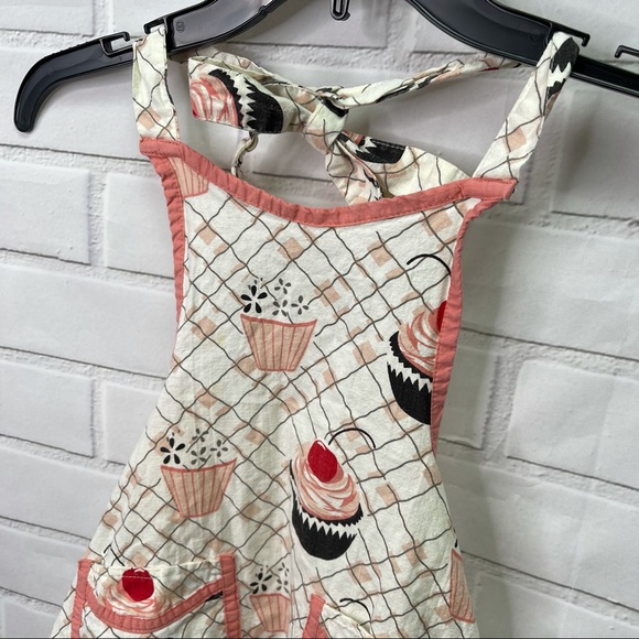 Jessie Steele Cherry Cupcake Apron - Picture 4 of 9
